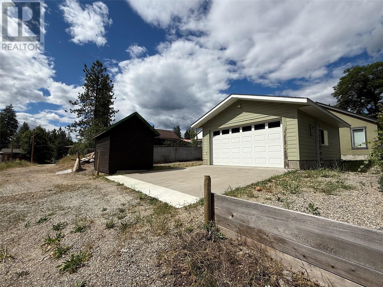 1640 Ode Road, Christina Lake