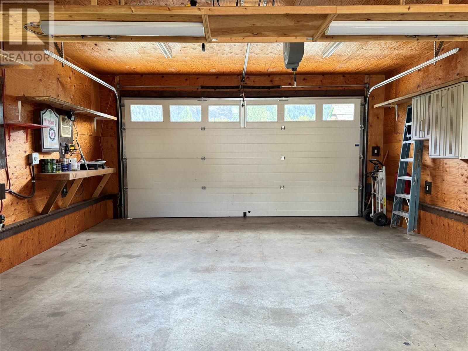 1640 Ode Road, Christina Lake