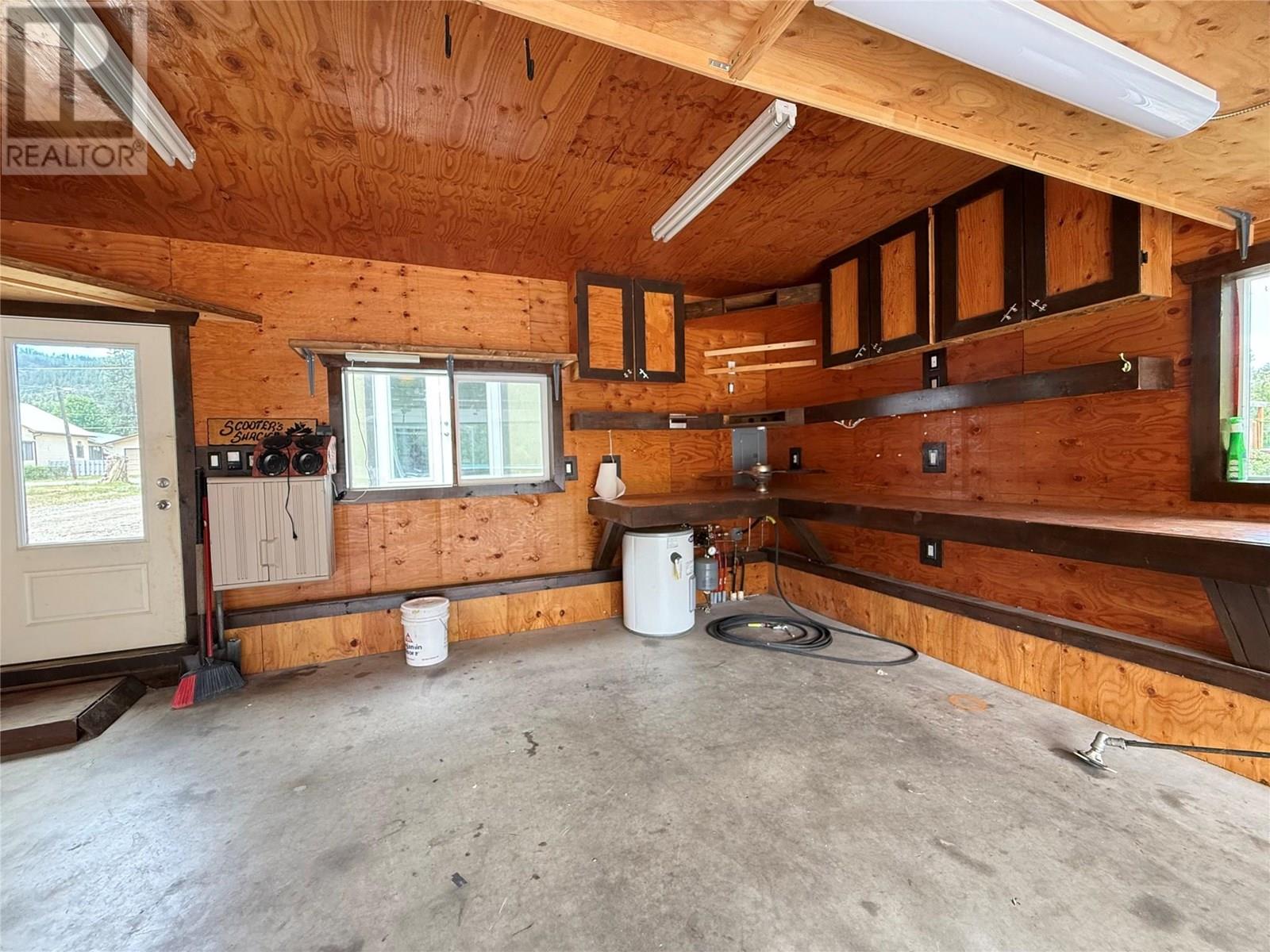 1640 Ode Road, Christina Lake