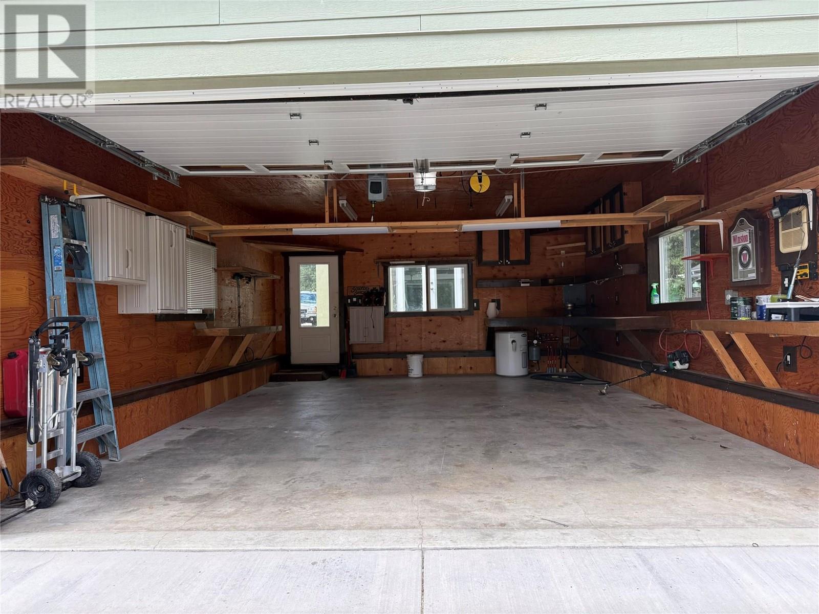 1640 Ode Road, Christina Lake