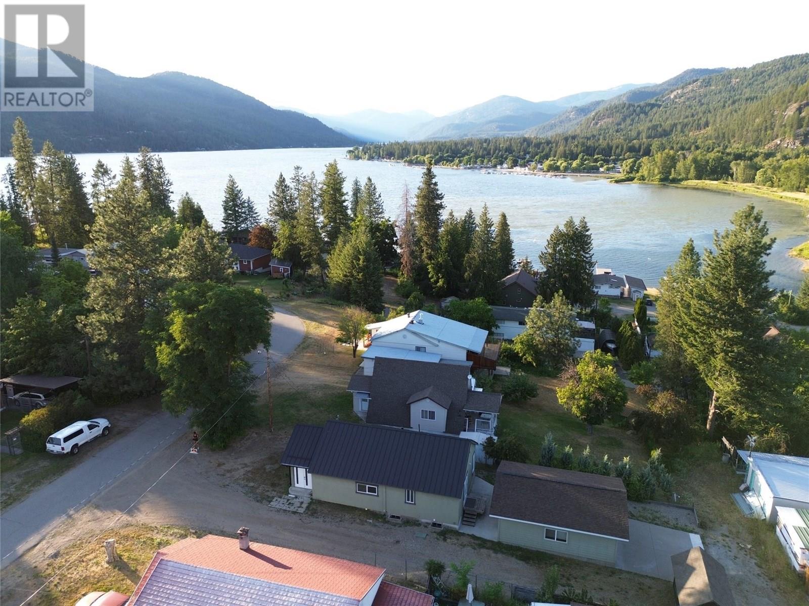 1640 Ode Road, Christina Lake