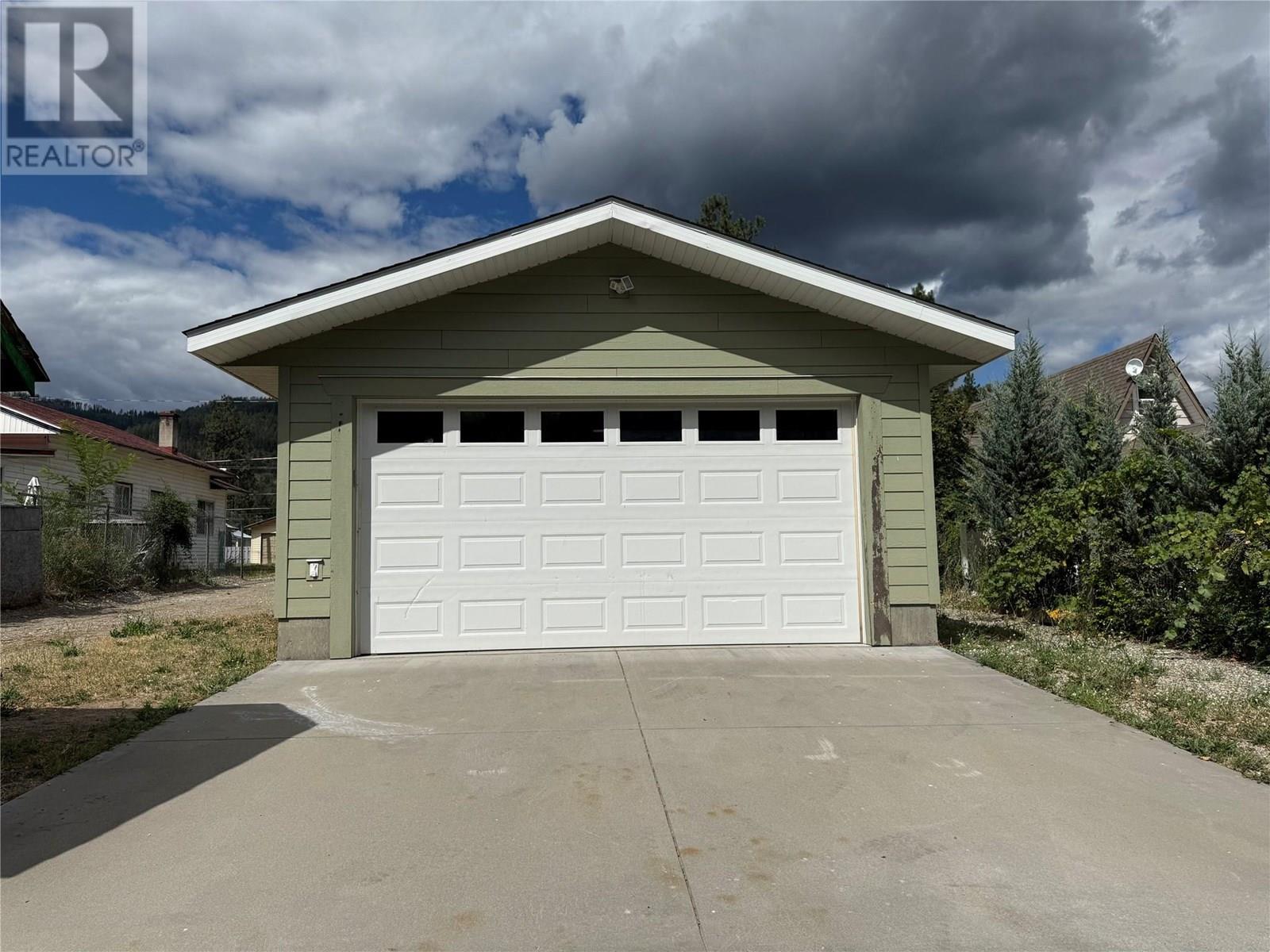 1640 Ode Road, Christina Lake