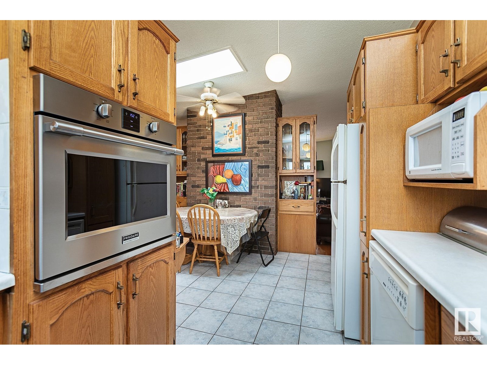 Photo 11 of 9523 134 Av Nw, Edmonton AB