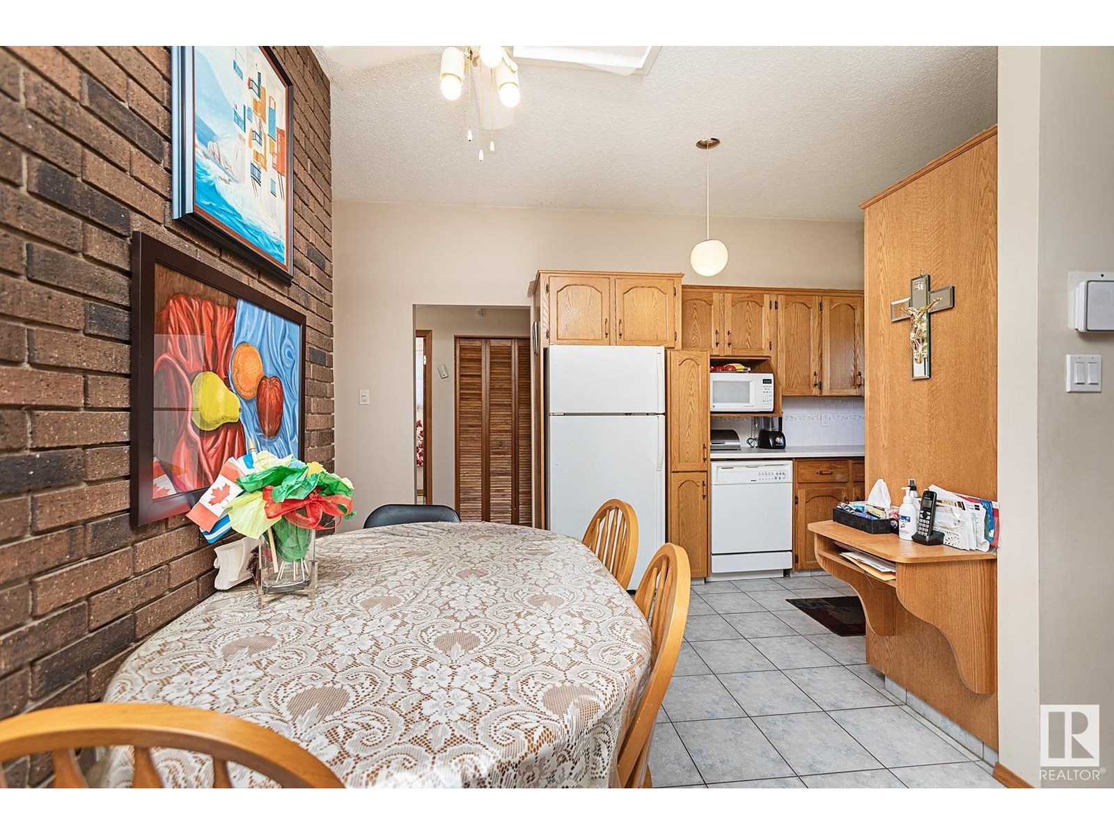 Photo 12 of 9523 134 Av Nw, Edmonton AB