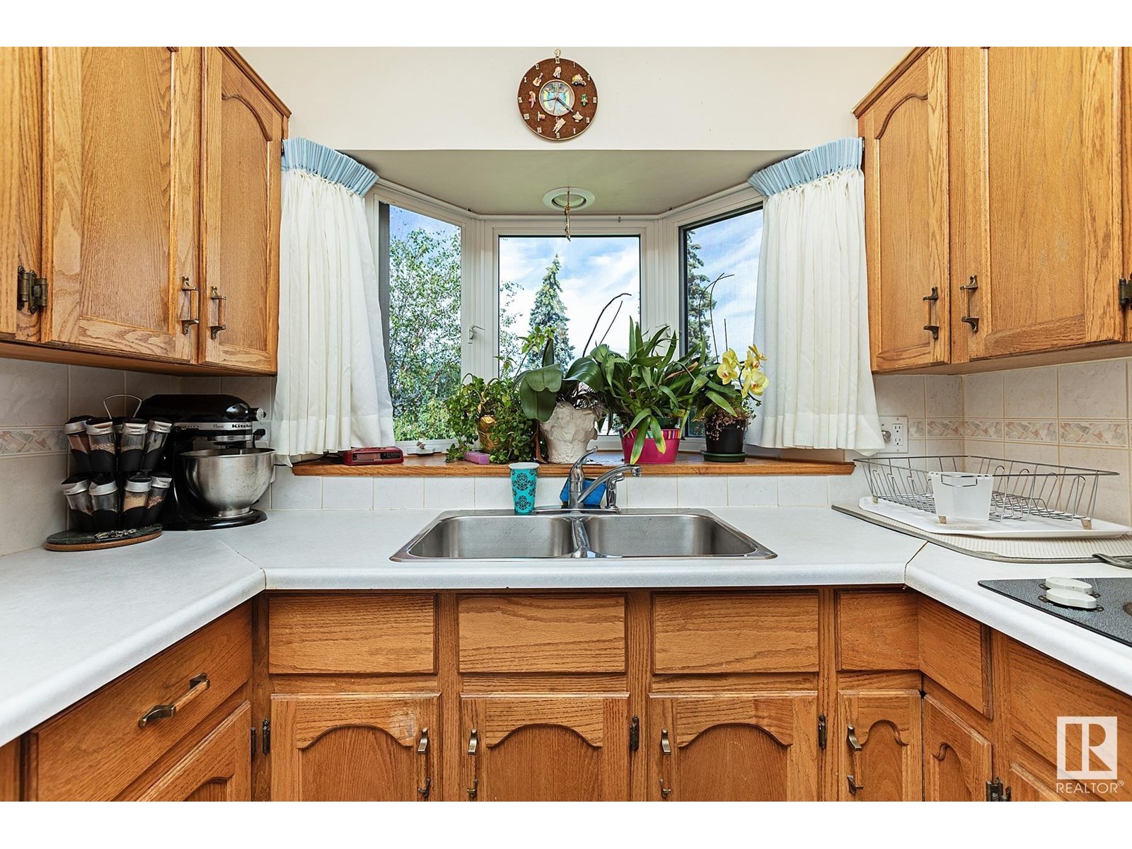 Photo 9 of 9523 134 Av Nw, Edmonton AB