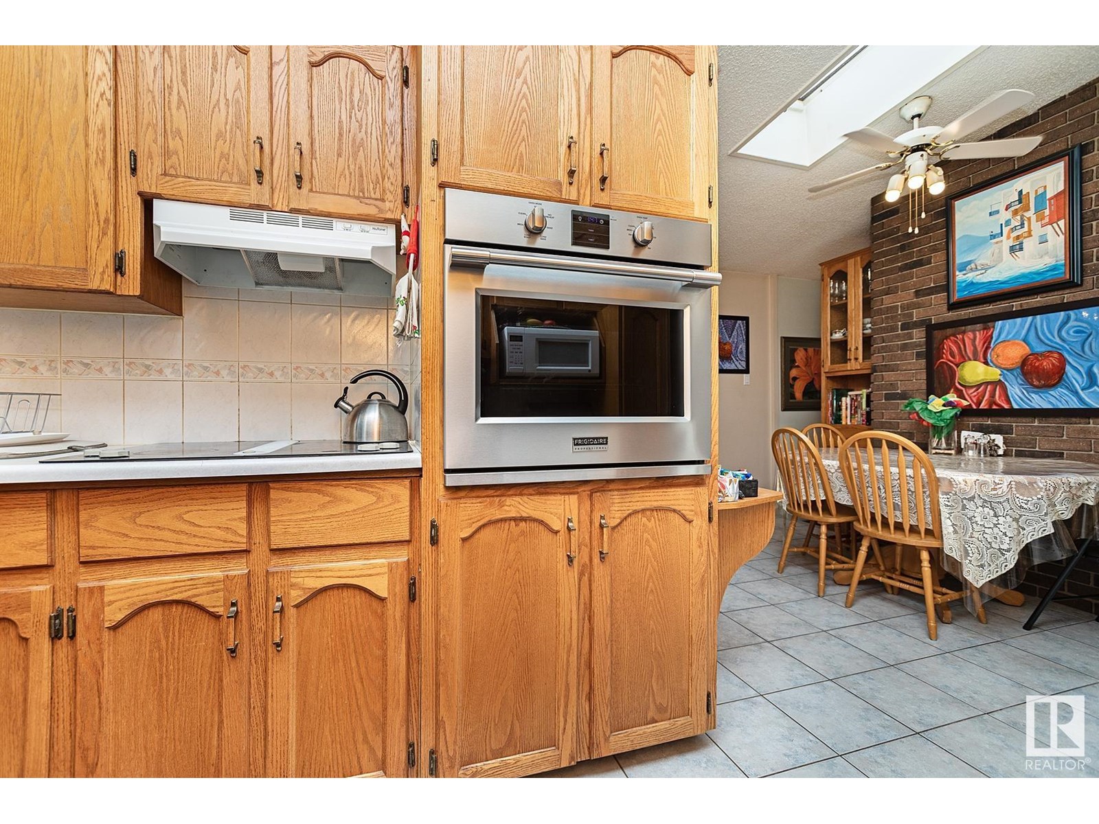 Photo 10 of 9523 134 Av Nw, Edmonton AB
