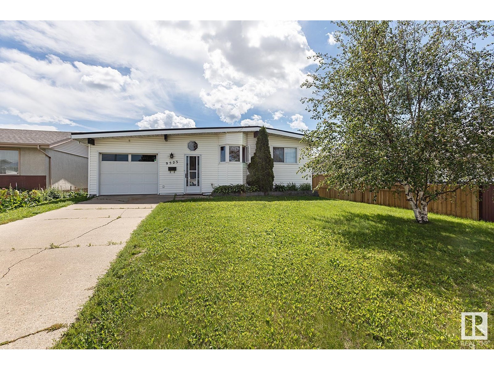 Photo 2 of 9523 134 Av Nw, Edmonton AB