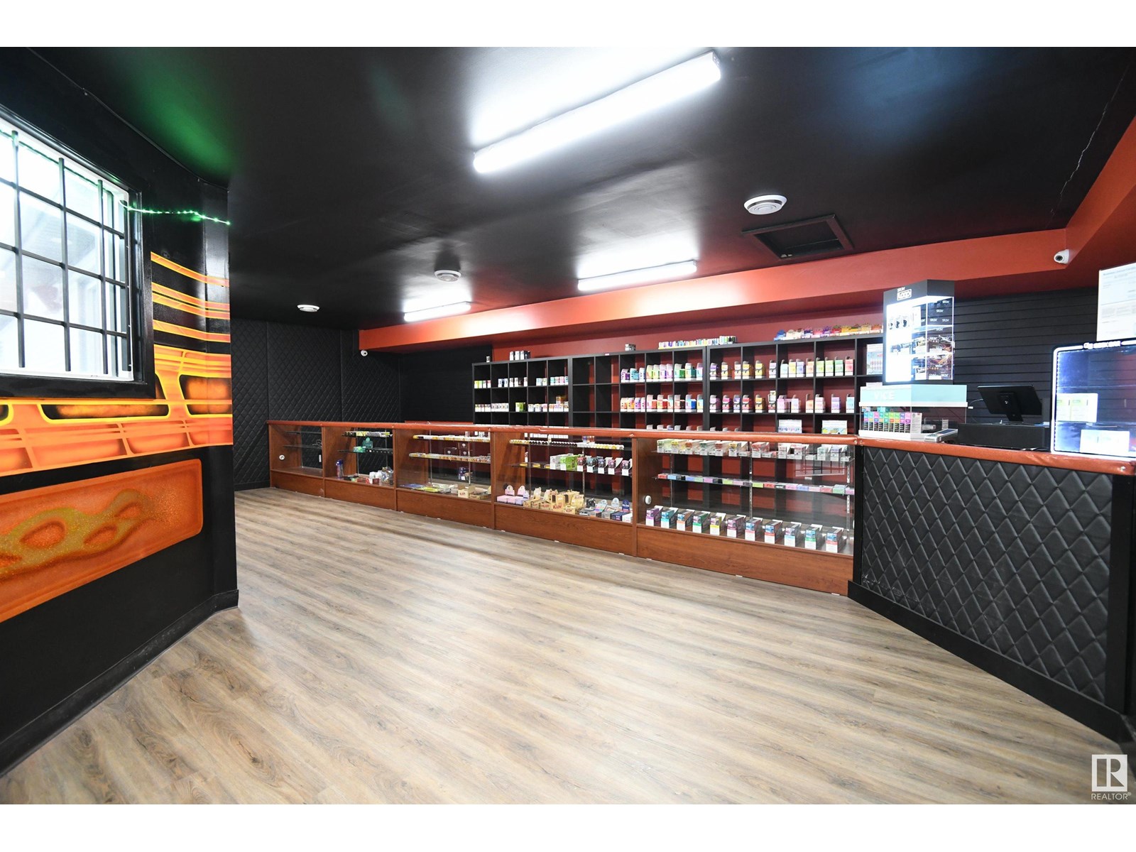 Photo 9 of 15820 Stony Plain Rd Nw, Edmonton AB