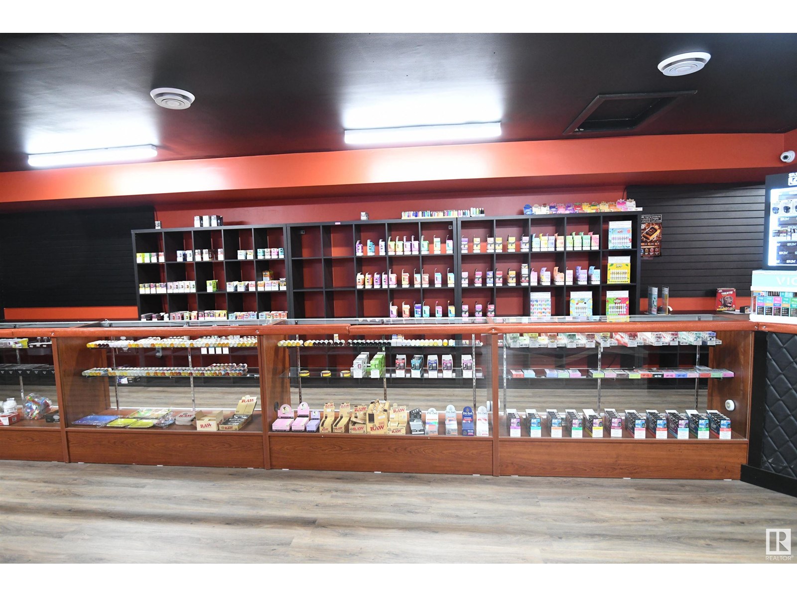 Photo 6 of 15820 Stony Plain Rd Nw, Edmonton AB