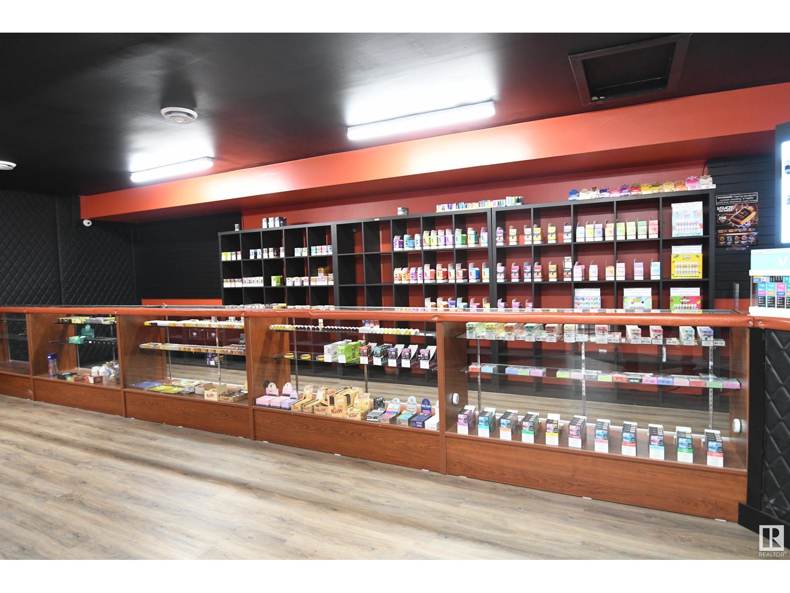 Photo 2 of 15820 Stony Plain Rd Nw, Edmonton AB