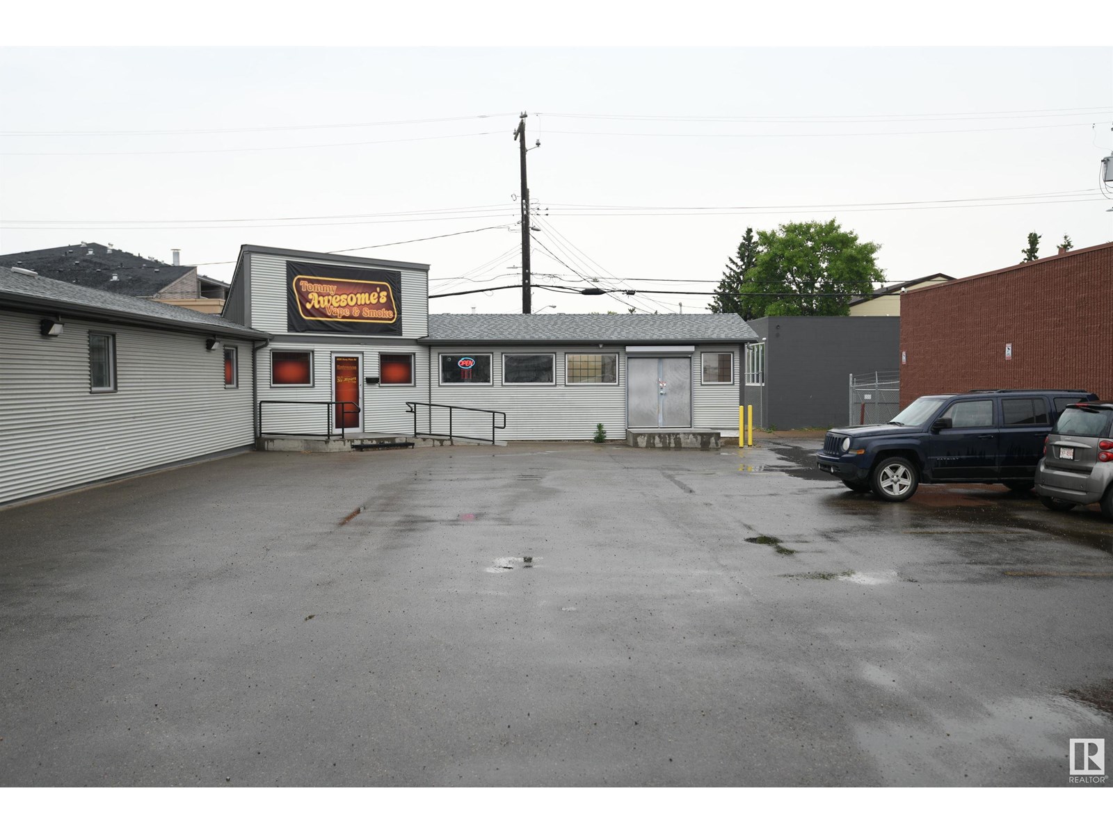 Photo 8 of 15820 Stony Plain Rd Nw, Edmonton AB