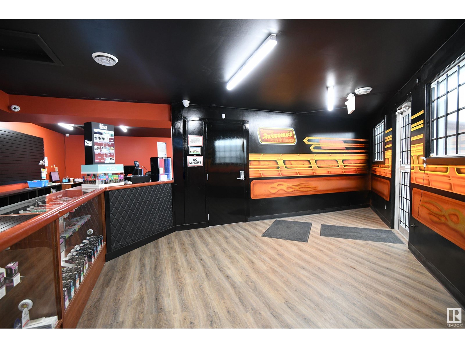 Photo 4 of 15820 Stony Plain Rd Nw, Edmonton AB