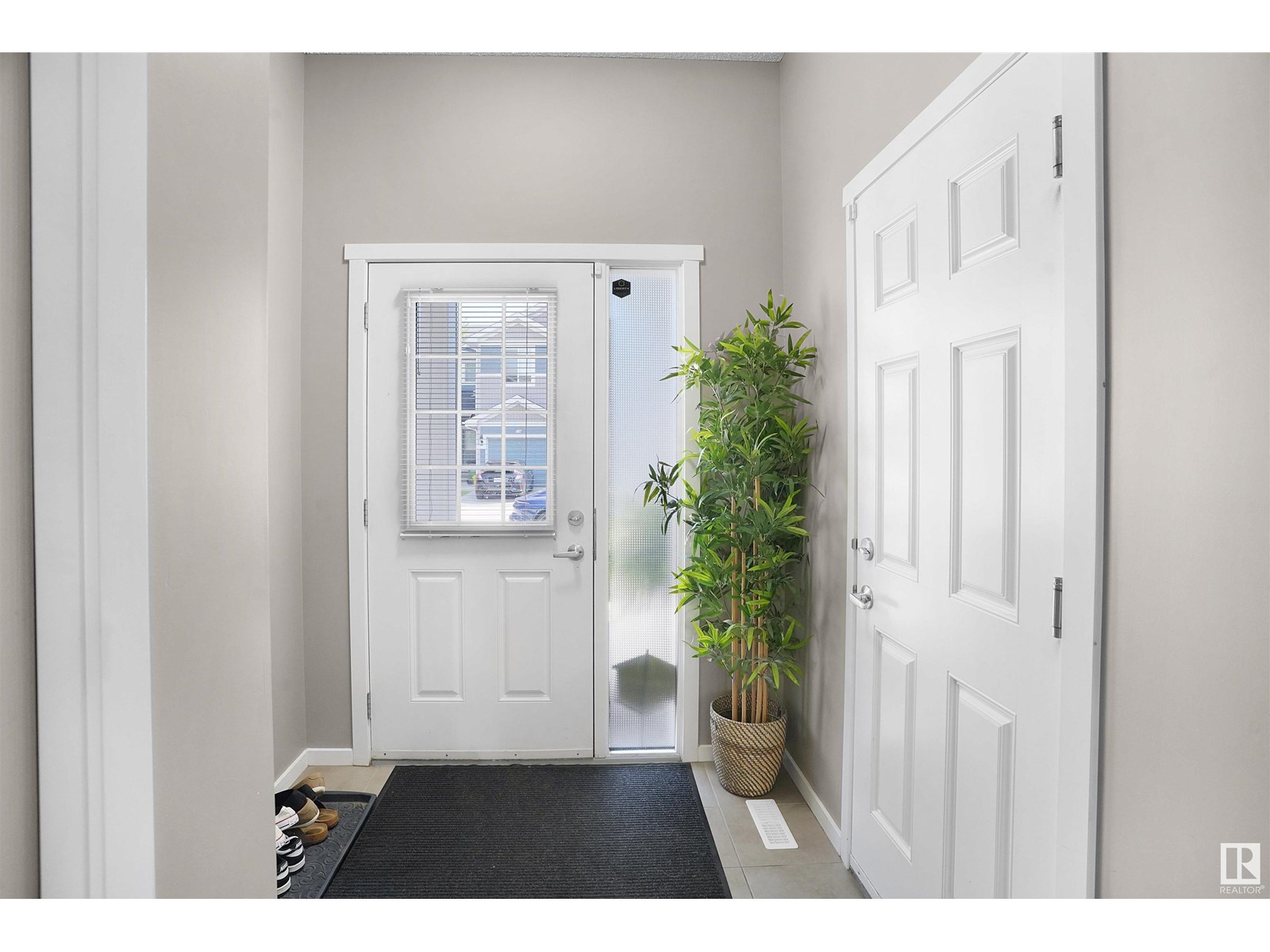 Photo 15 of 53 8209 217 Street Nw, Edmonton AB