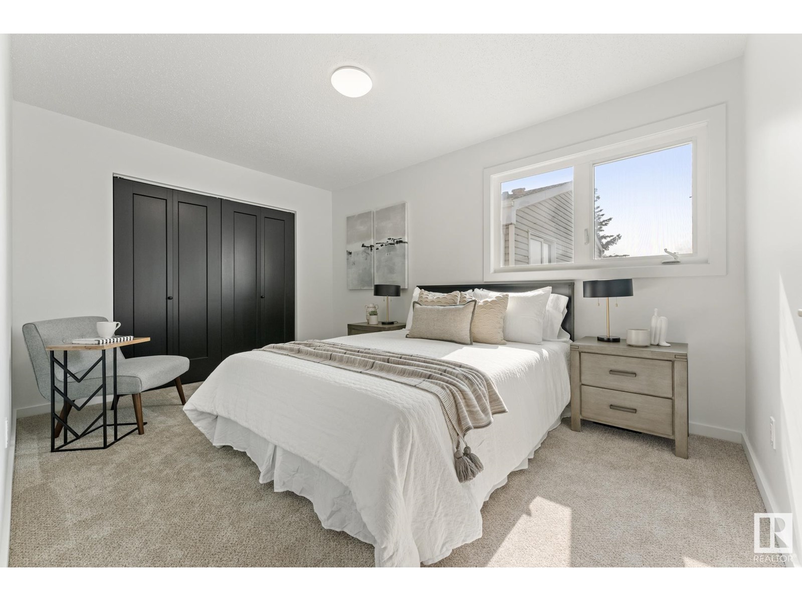 Photo 7 of 9 E Castle Tc Nw, Edmonton AB