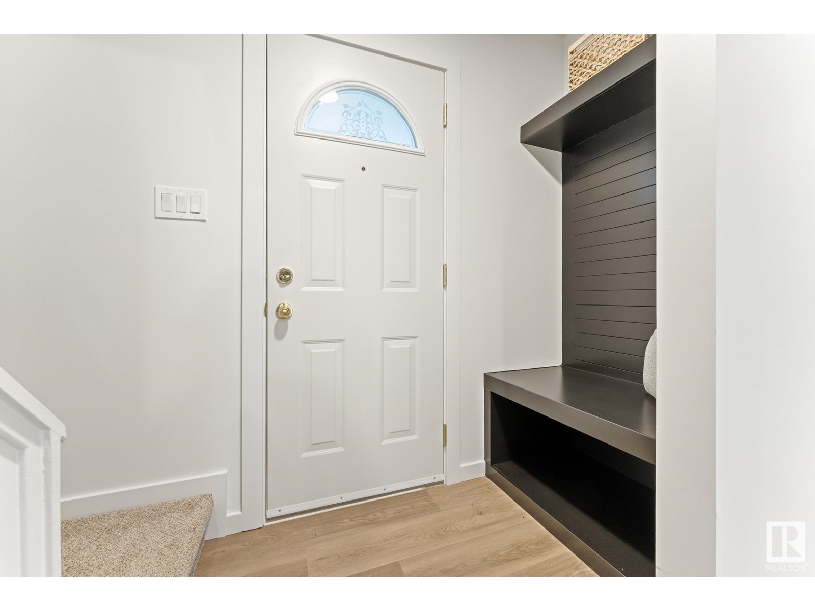 Photo 12 of 9 E Castle Tc Nw, Edmonton AB