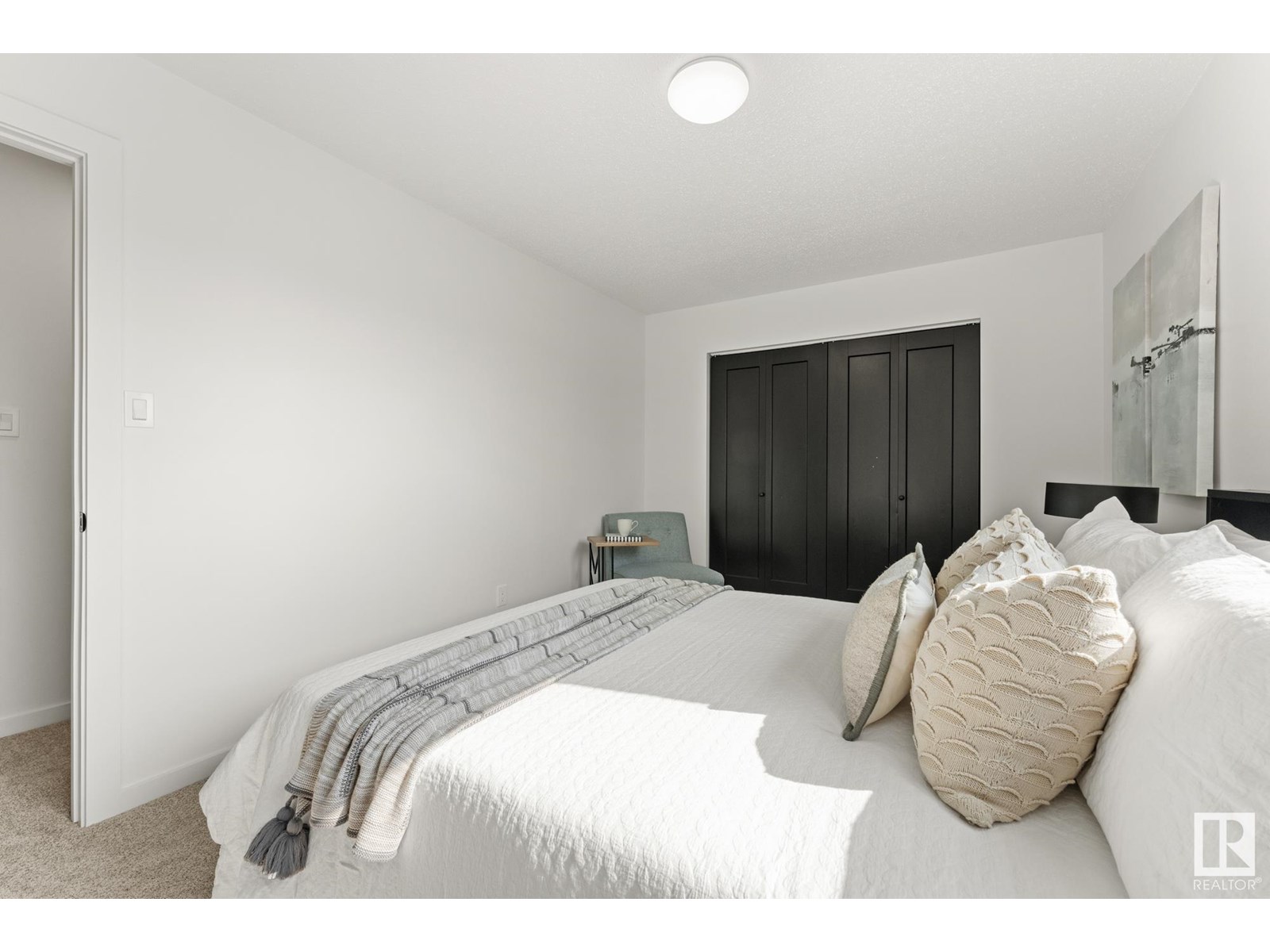 Photo 17 of 9 E Castle Tc Nw, Edmonton AB
