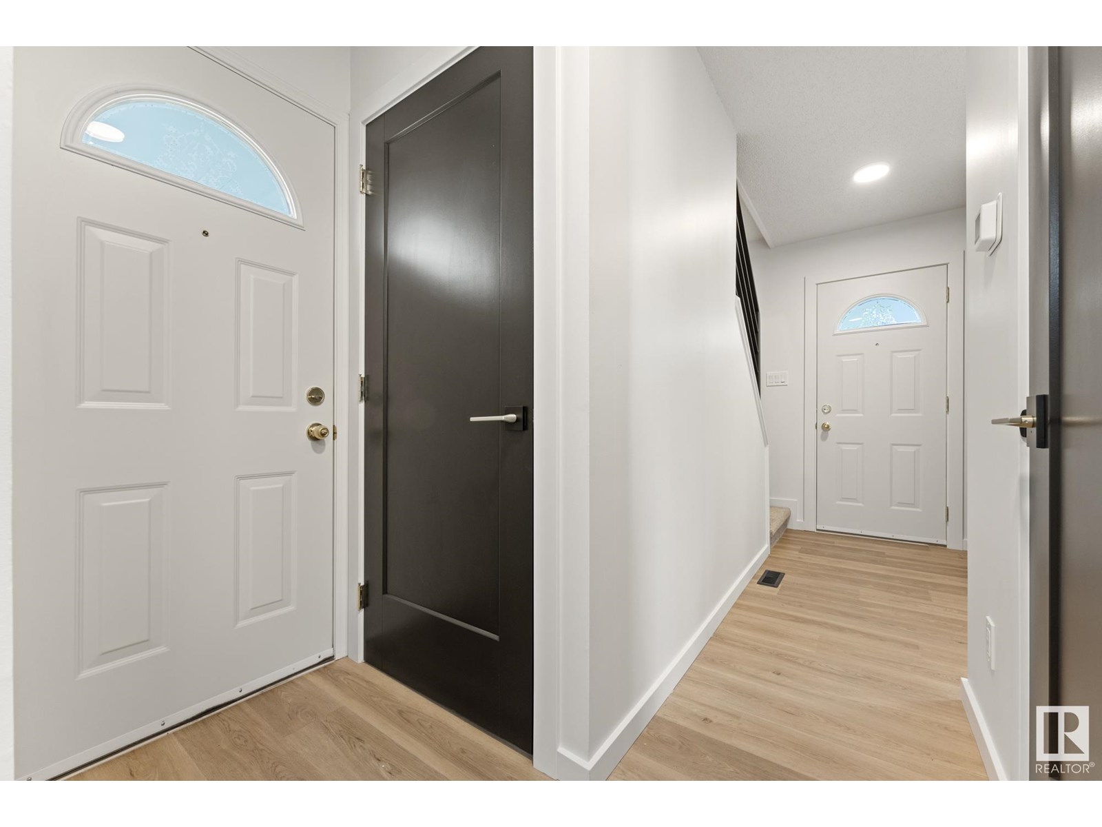 Photo 23 of 9 E Castle Tc Nw, Edmonton AB