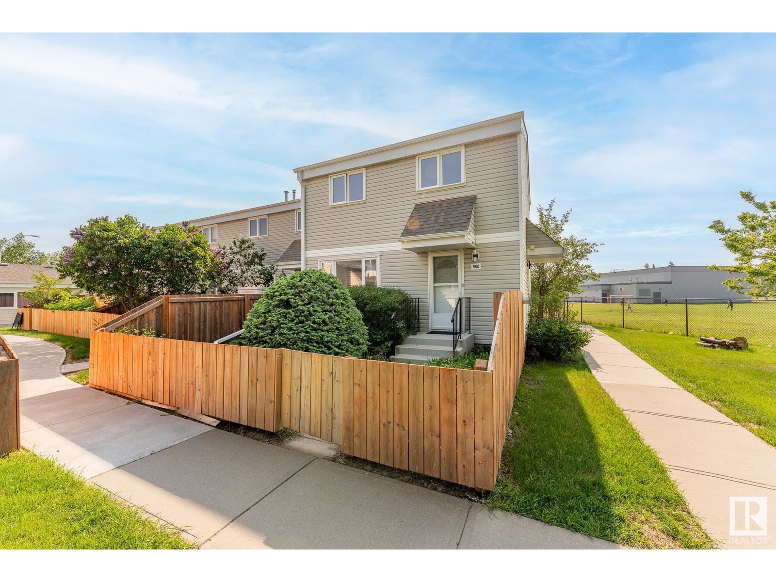 Photo 24 of 9 E Castle Tc Nw, Edmonton AB