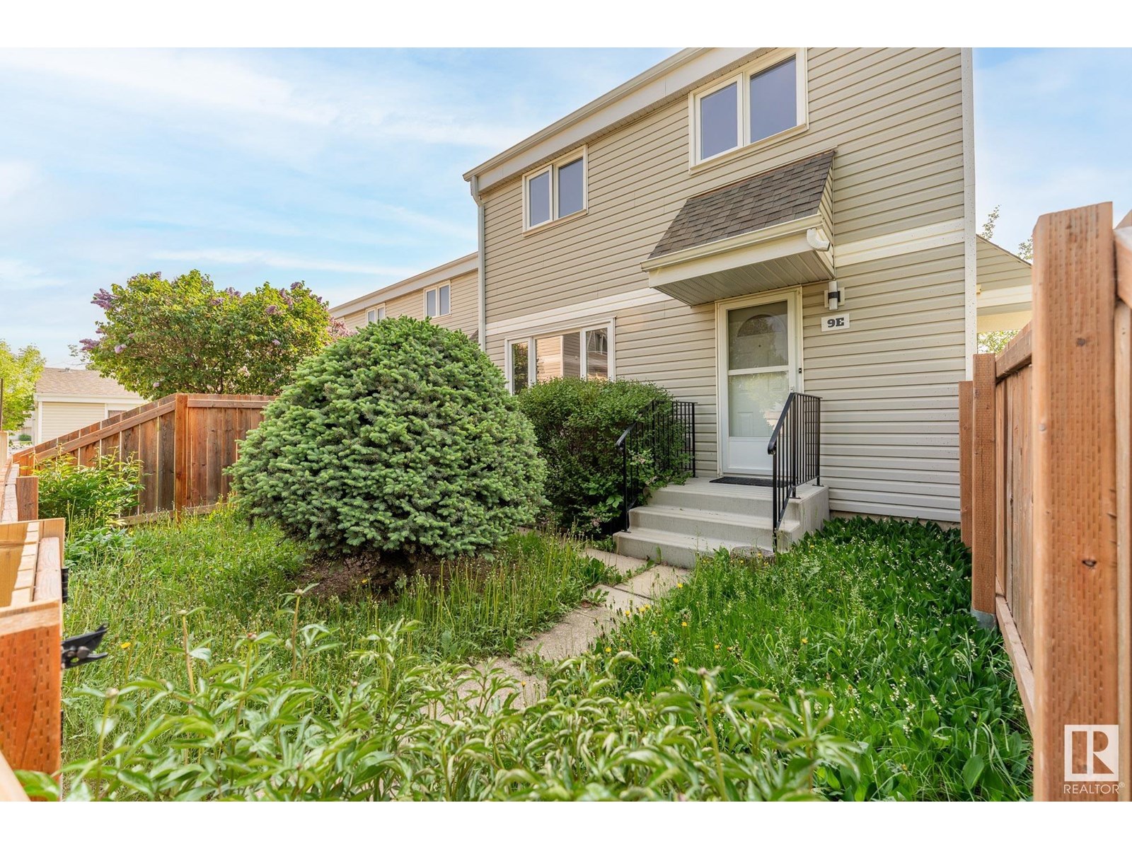 Photo 9 of 9 E Castle Tc Nw, Edmonton AB