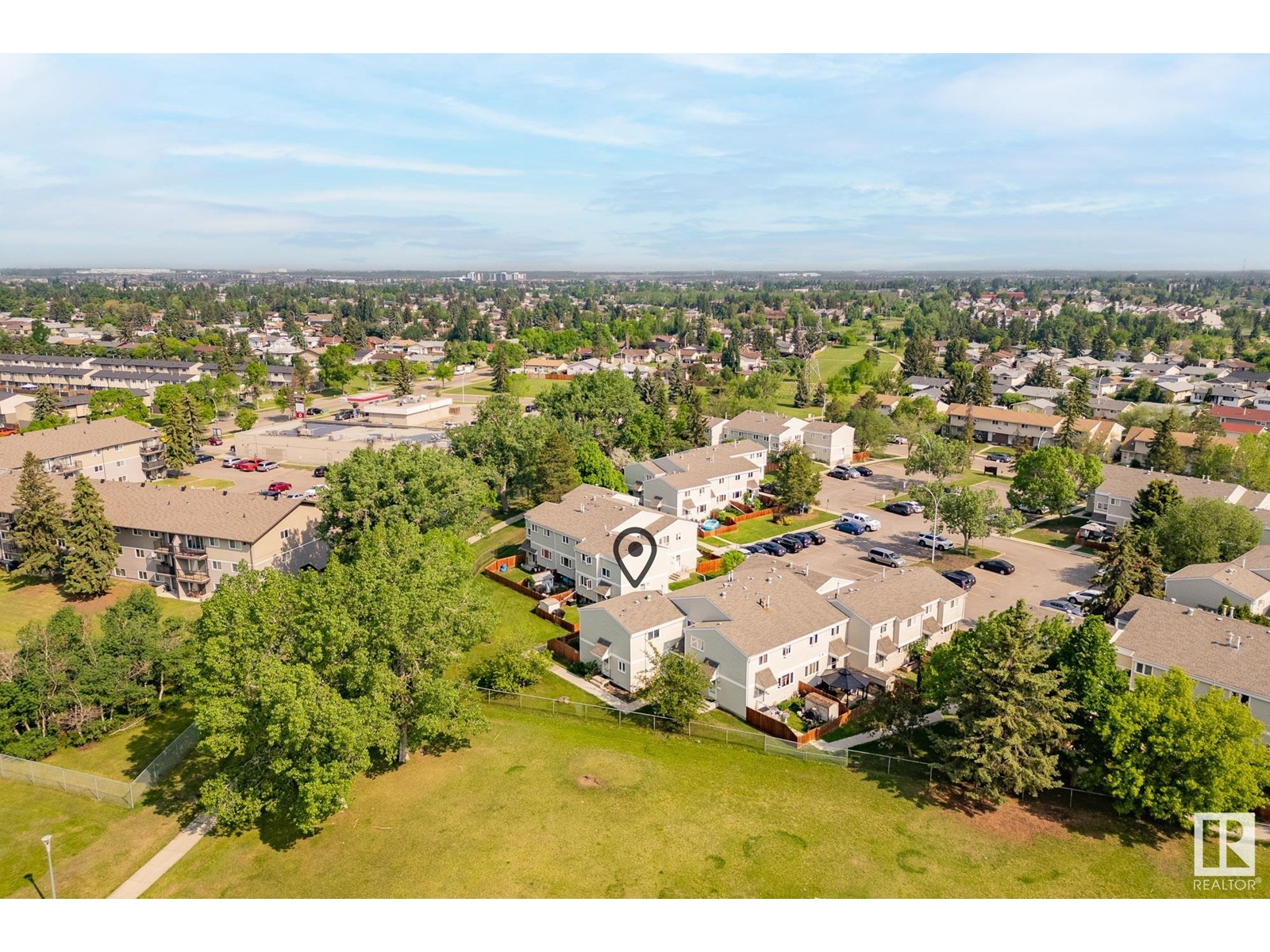 Photo 31 of 9 E Castle Tc Nw, Edmonton AB
