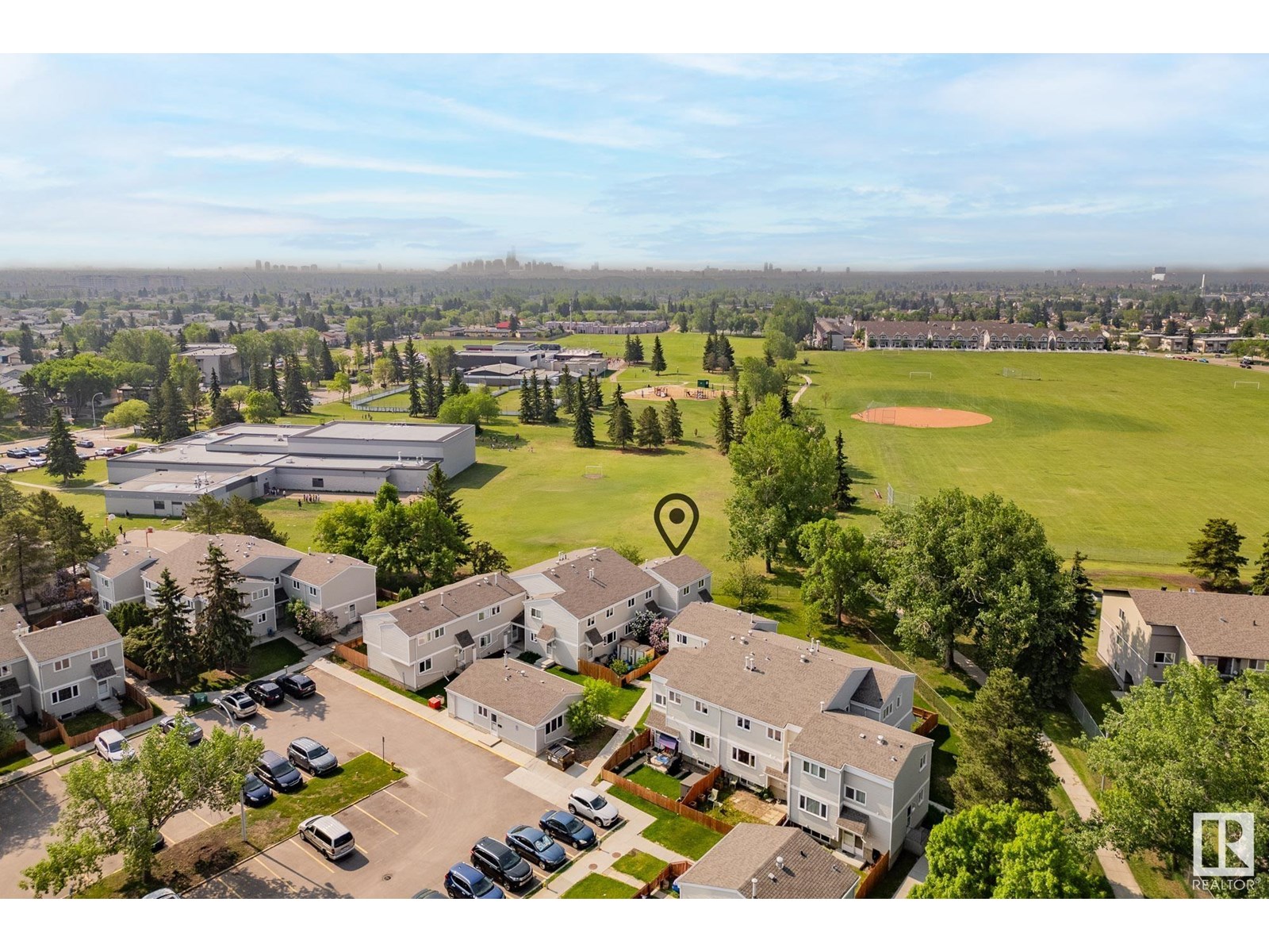 Photo 6 of 9 E Castle Tc Nw, Edmonton AB