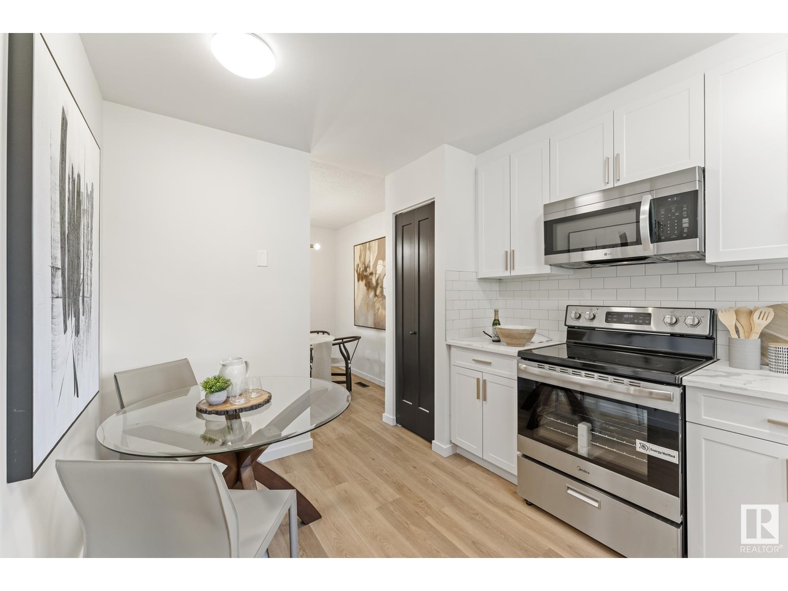 Photo 26 of 9 E Castle Tc Nw, Edmonton AB