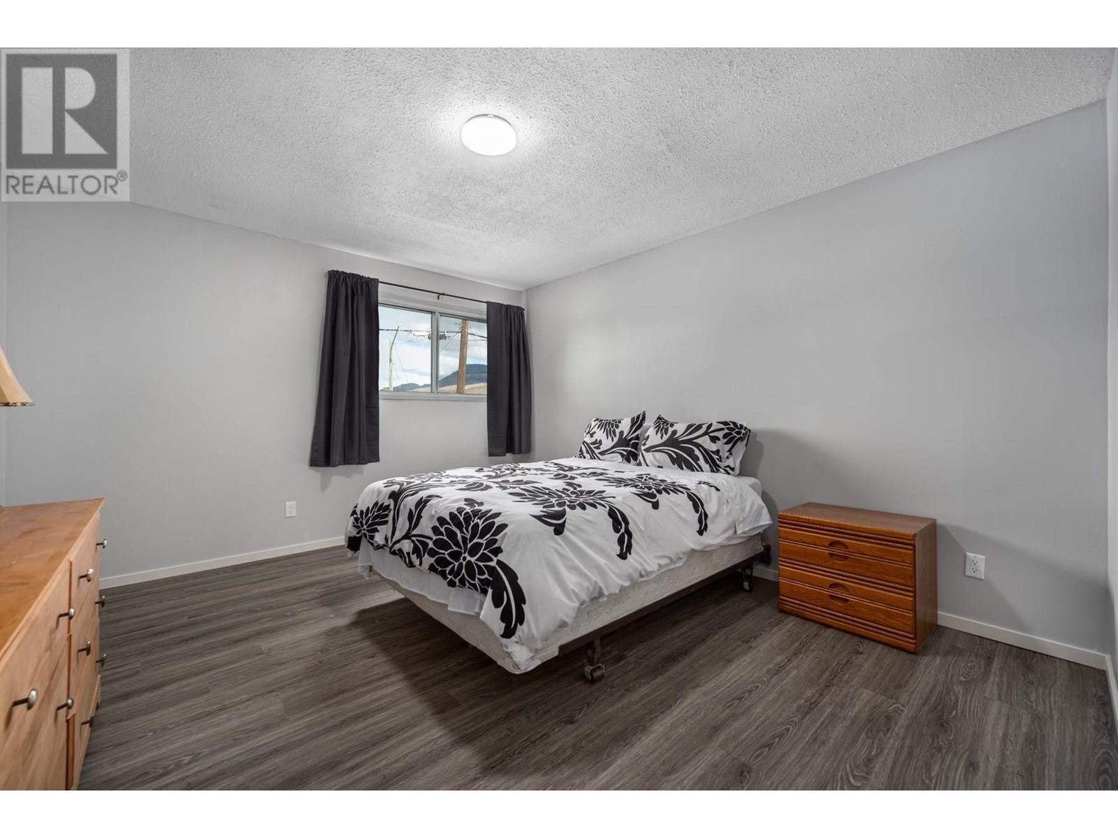 Photo 13 of 1009 Southill Street, Kamloops BC