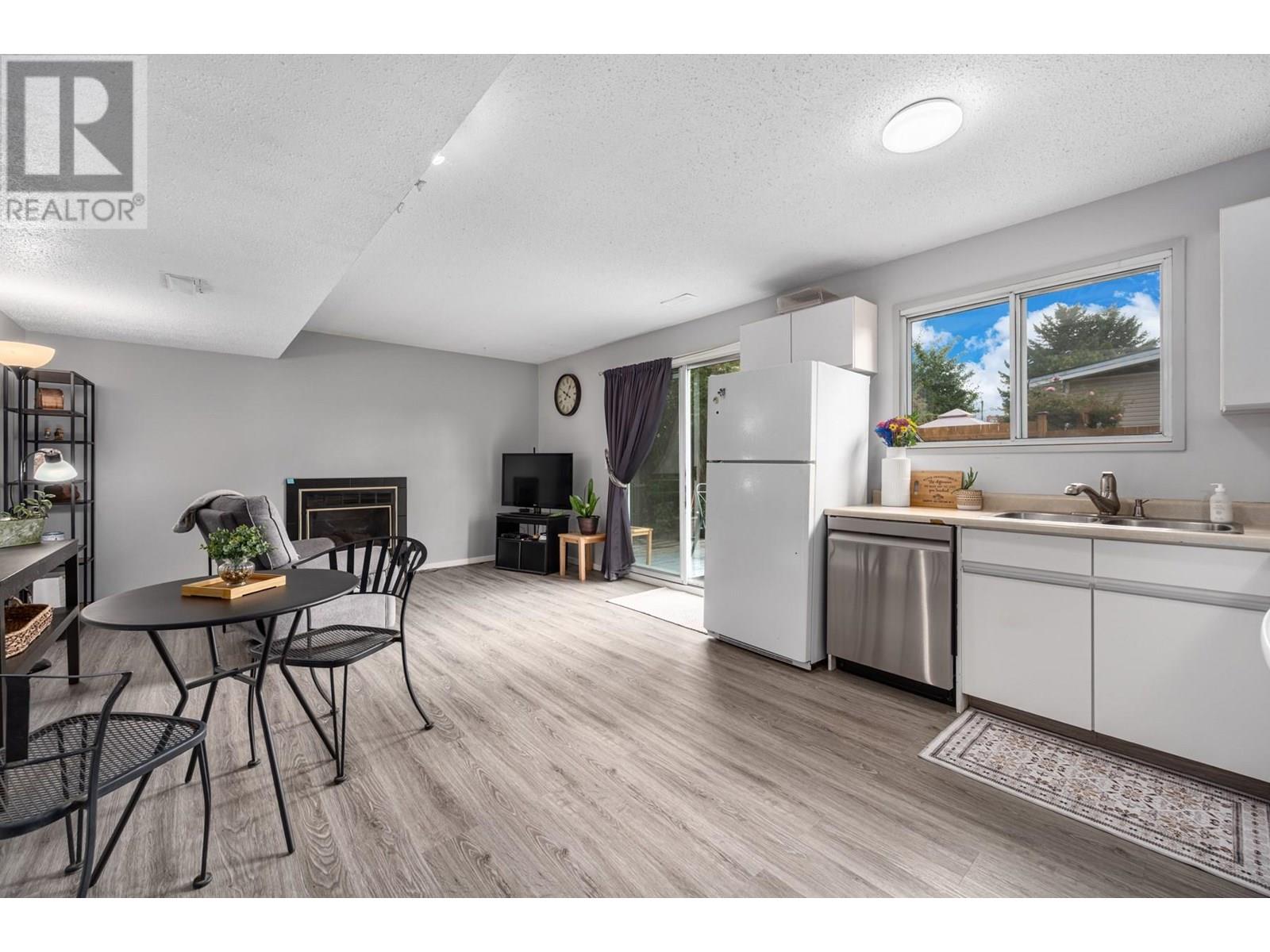 Photo 7 of 1009 Southill Street, Kamloops BC