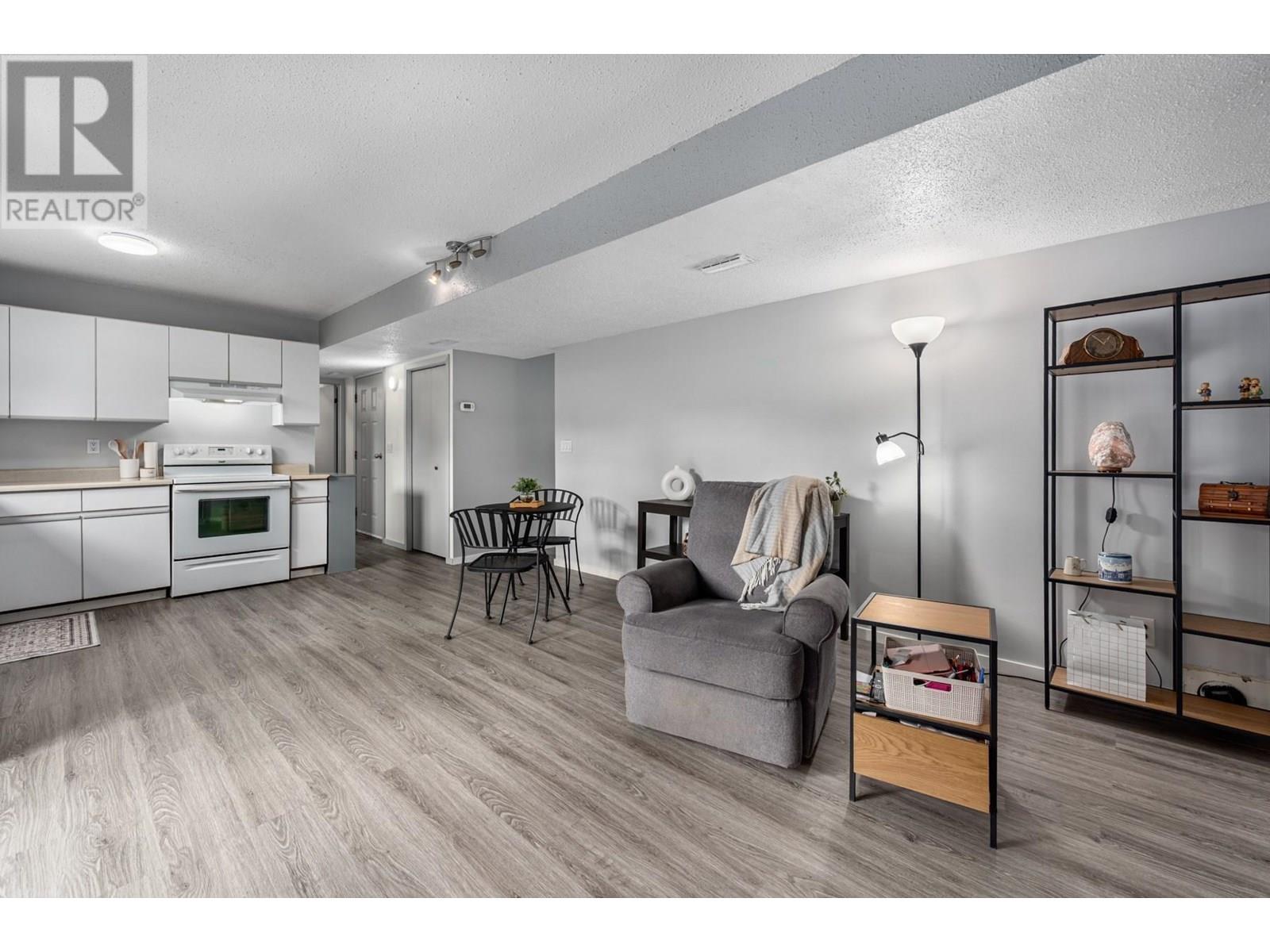 Photo 9 of 1009 Southill Street, Kamloops BC