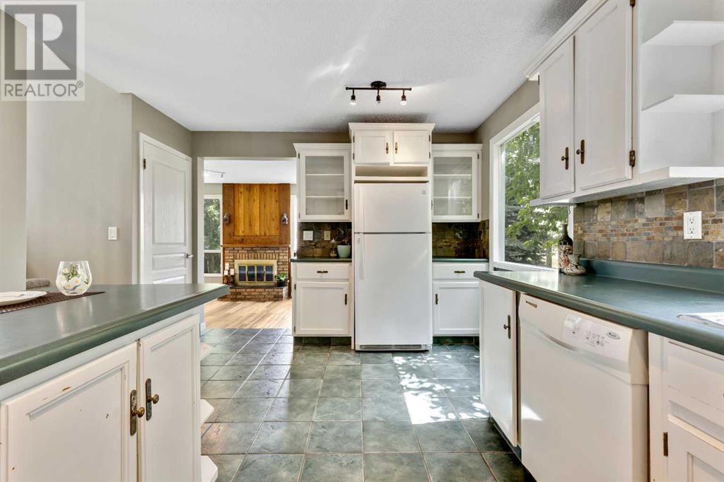 Single Family House for Sale in  Gleneagle Place SW Glenbrook Calgary 