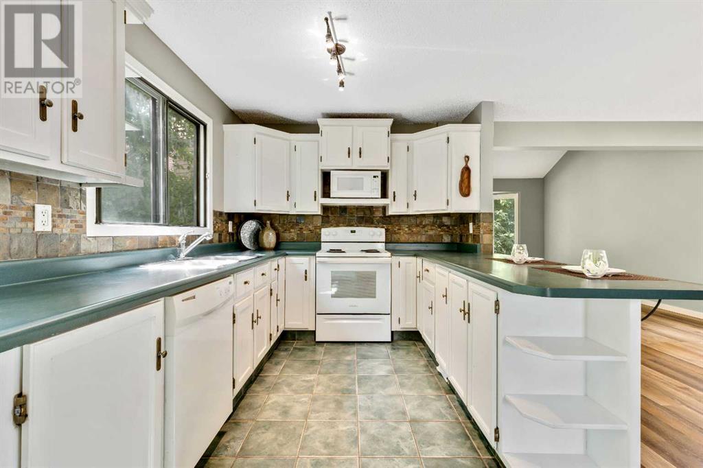 Single Family House for Sale in  Gleneagle Place SW Glenbrook Calgary 