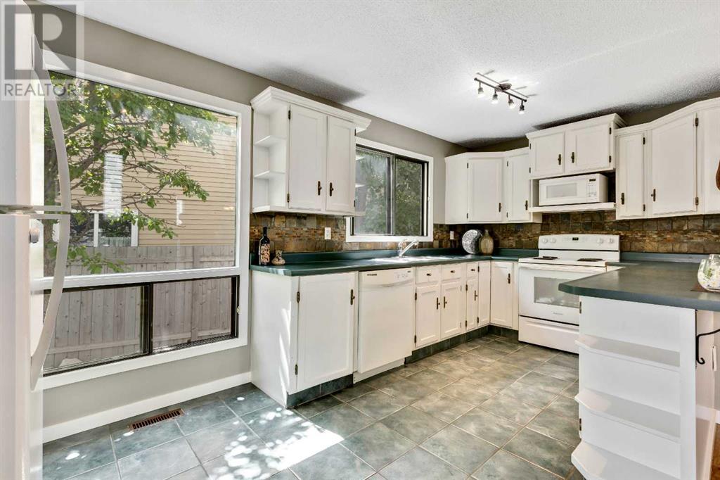 Single Family House for Sale in  Gleneagle Place SW Glenbrook Calgary 