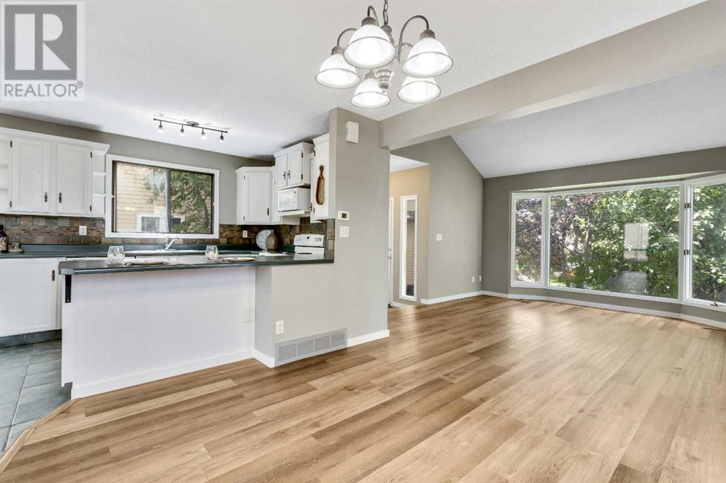 Single Family House for Sale in  Gleneagle Place SW Glenbrook Calgary 
