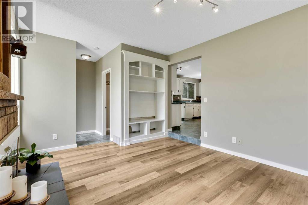Single Family House for Sale in  Gleneagle Place SW Glenbrook Calgary 