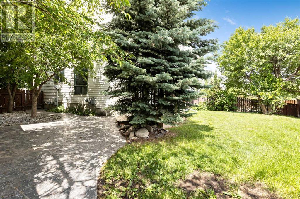 Single Family House for Sale in  Gleneagle Place SW Glenbrook Calgary 