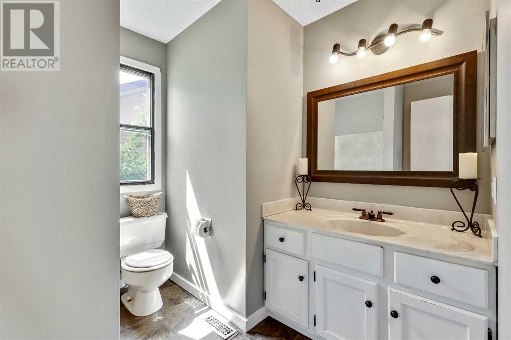 Single Family House for Sale in  Gleneagle Place SW Glenbrook Calgary 