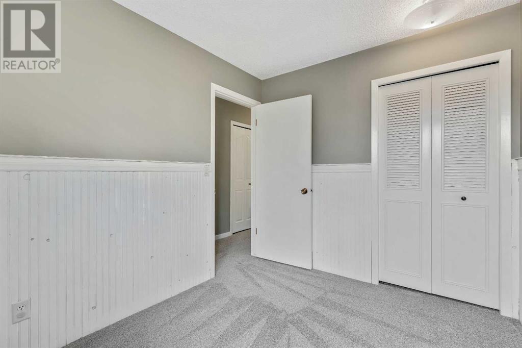 Single Family House for Sale in  Gleneagle Place SW Glenbrook Calgary 