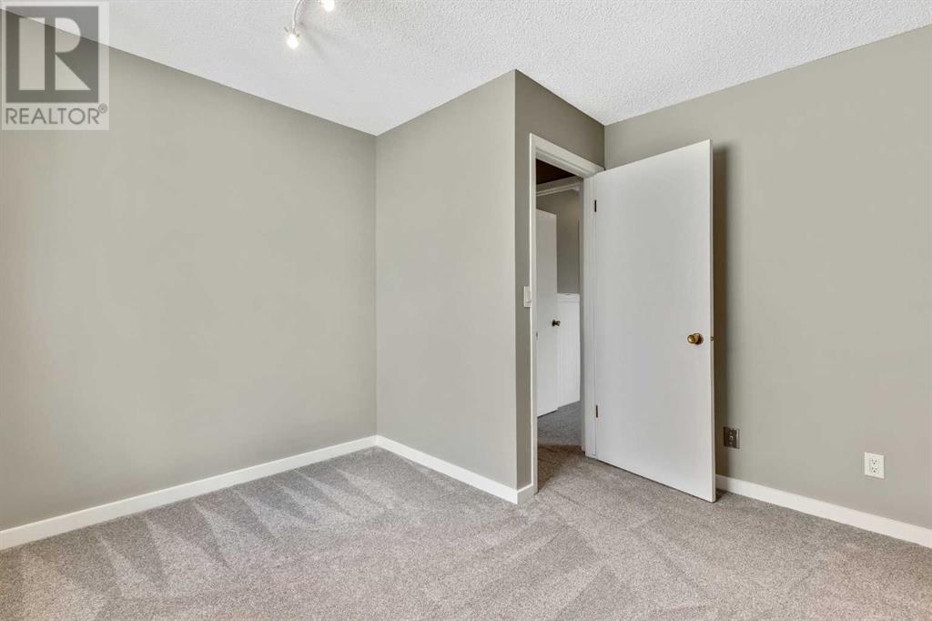 Single Family House for Sale in  Gleneagle Place SW Glenbrook Calgary 