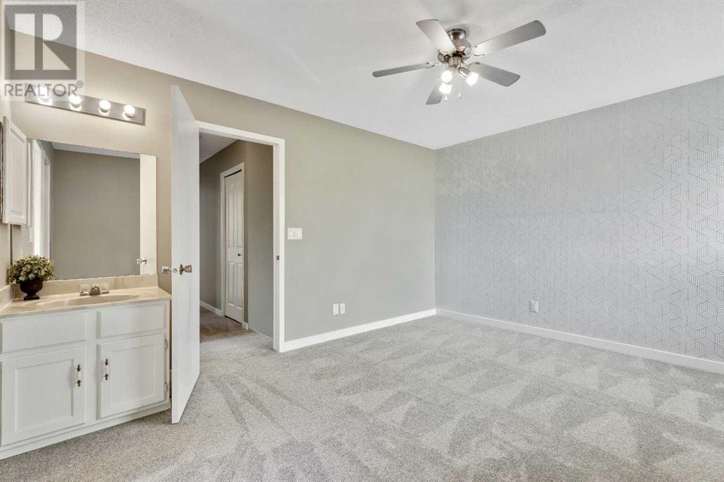 Single Family House for Sale in  Gleneagle Place SW Glenbrook Calgary 
