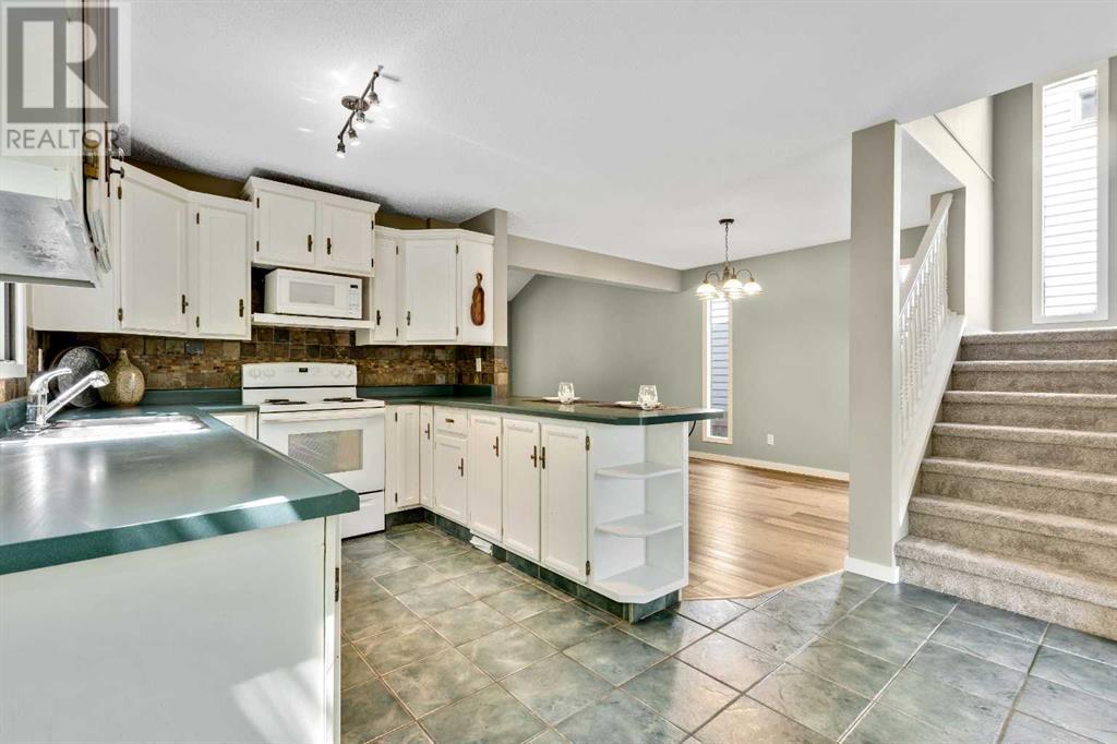 Single Family House for Sale in  Gleneagle Place SW Glenbrook Calgary 