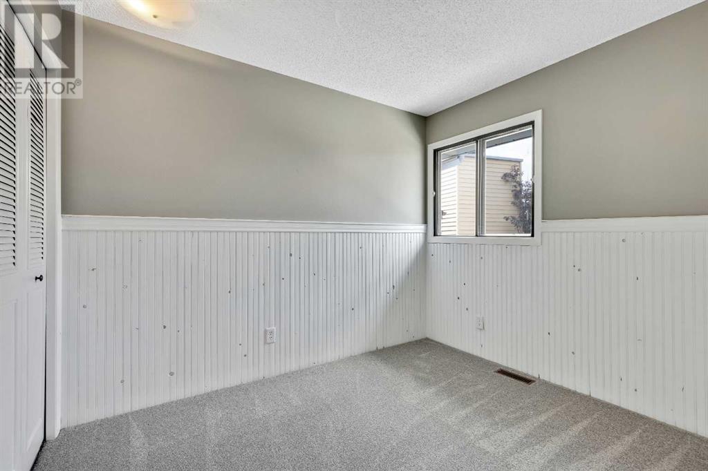 Single Family House for Sale in  Gleneagle Place SW Glenbrook Calgary 