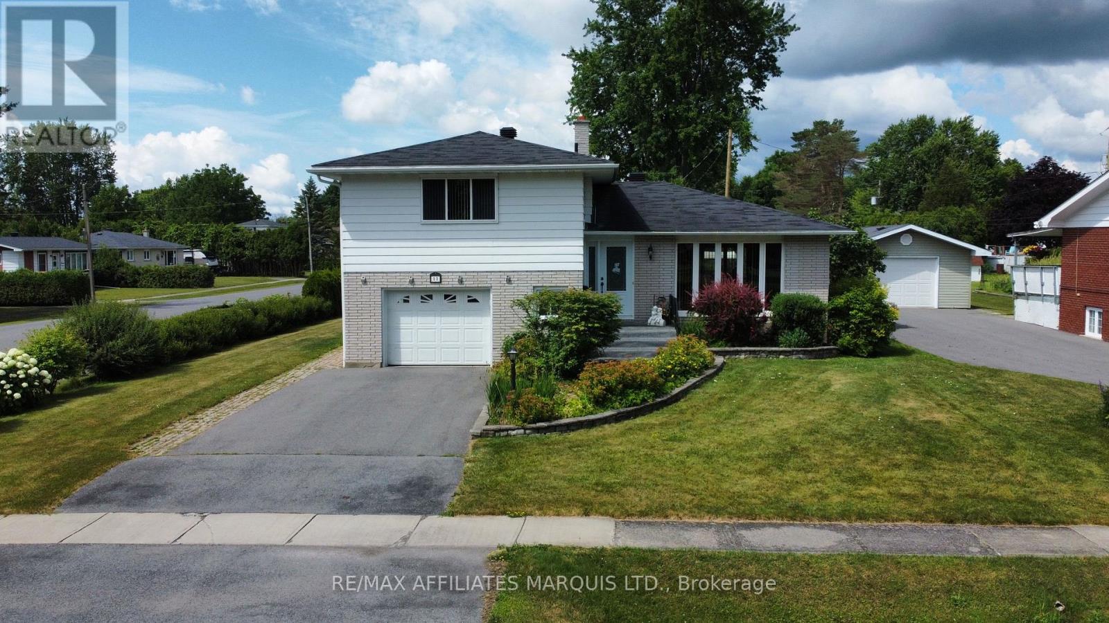 Photo 1 of 11 Ault Drive, South Stormont ON