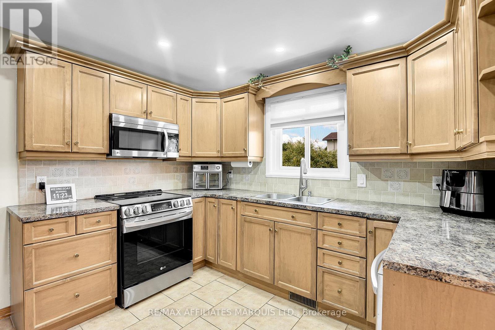 Photo 14 of 11 Ault Drive, South Stormont ON