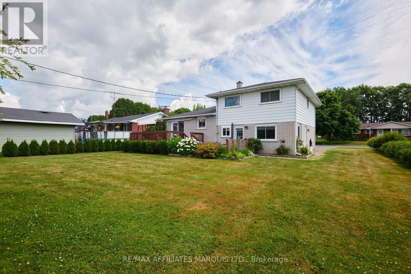 Photo 32 of 11 Ault Drive, South Stormont ON