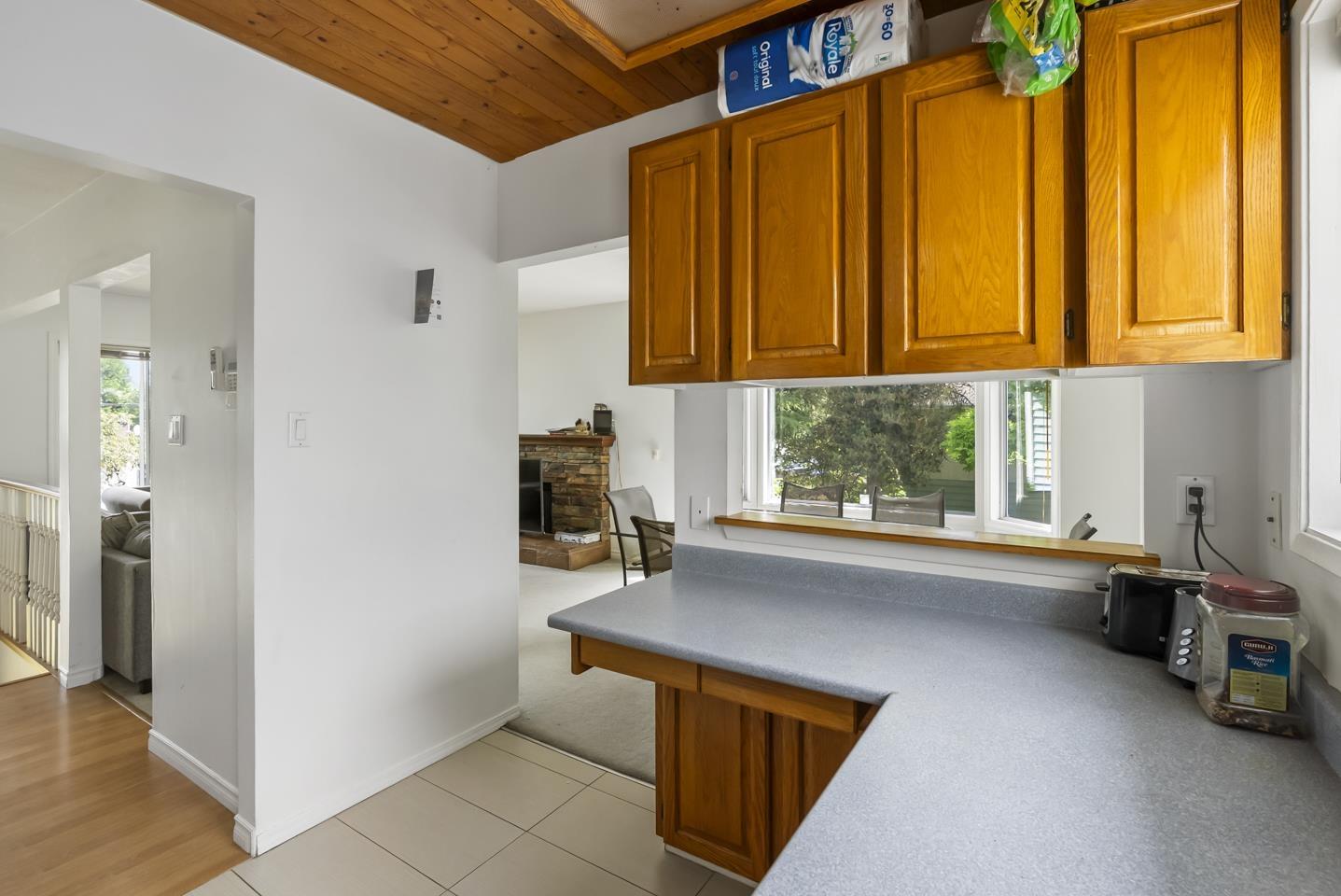 Photo 8 of 12522 Grove Crescent, Surrey BC