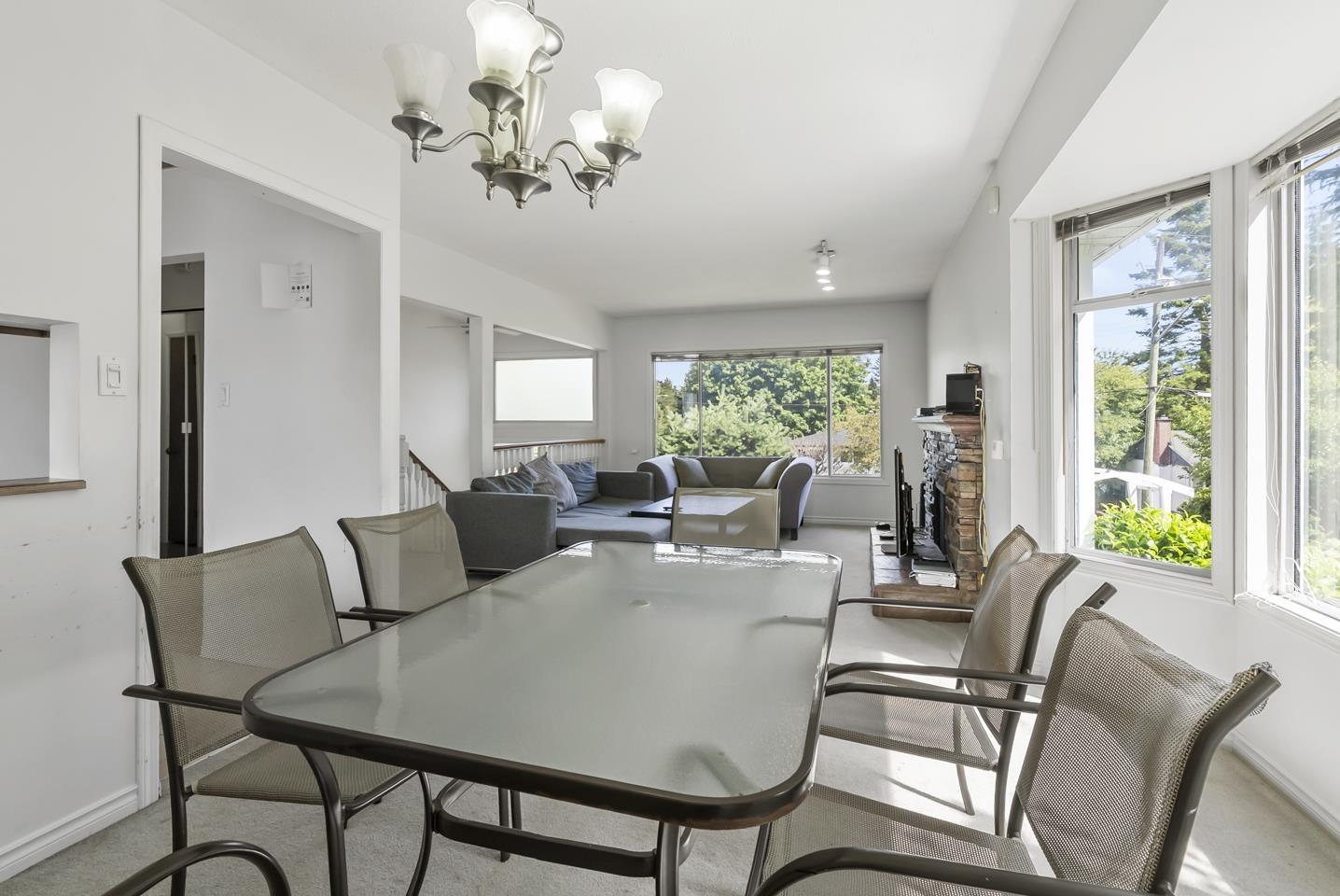 Photo 5 of 12522 Grove Crescent, Surrey BC