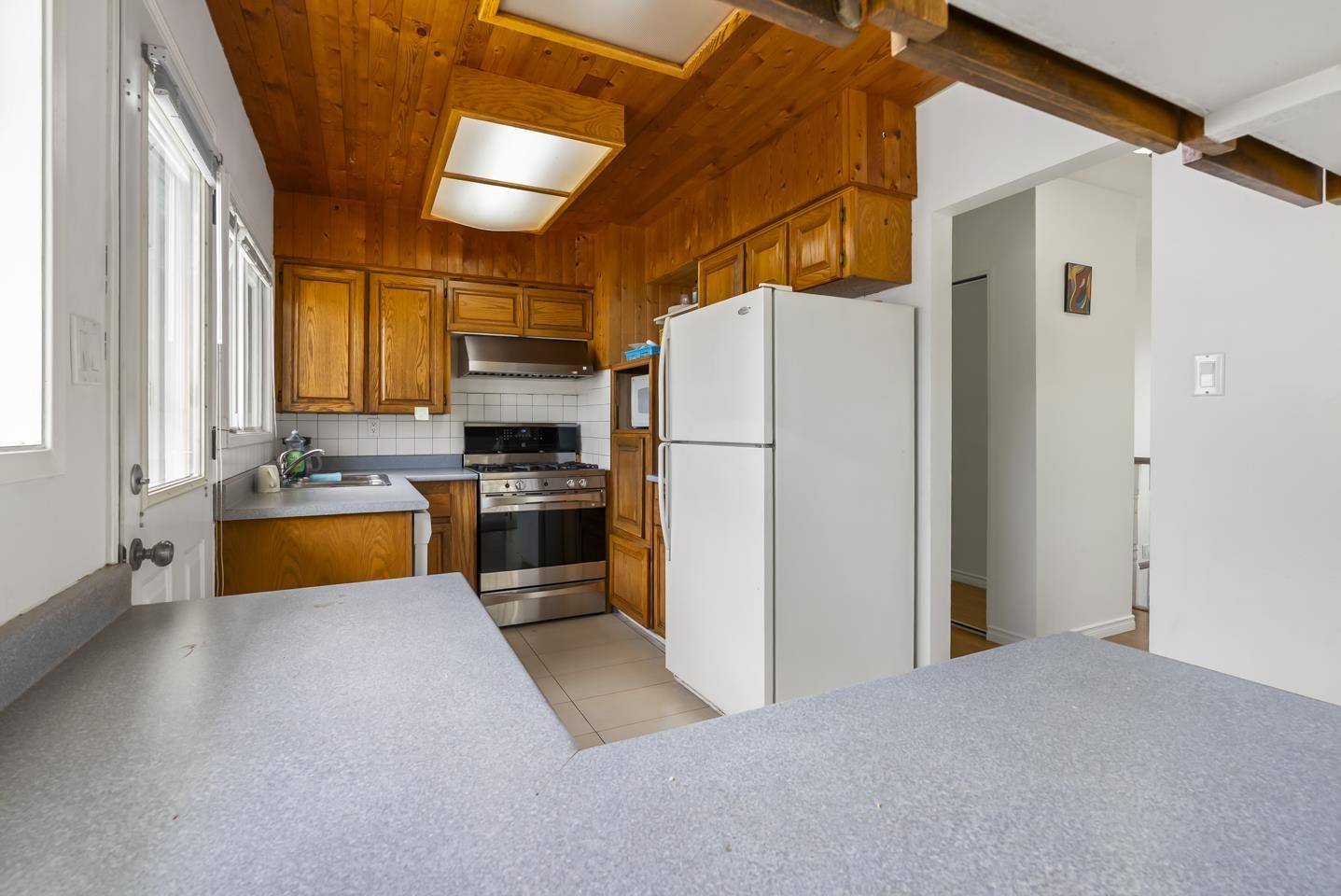 Photo 7 of 12522 Grove Crescent, Surrey BC