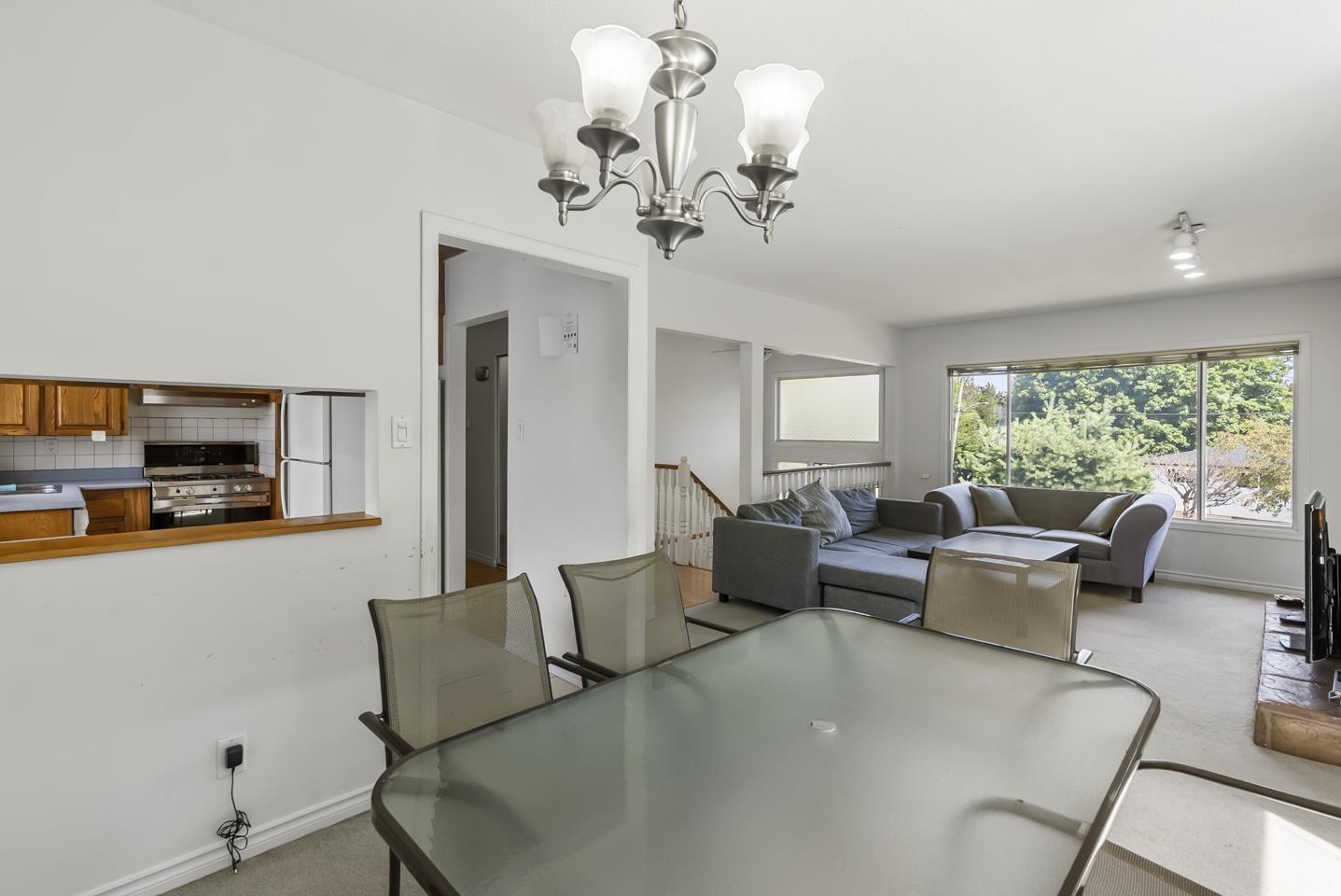 Photo 6 of 12522 Grove Crescent, Surrey BC