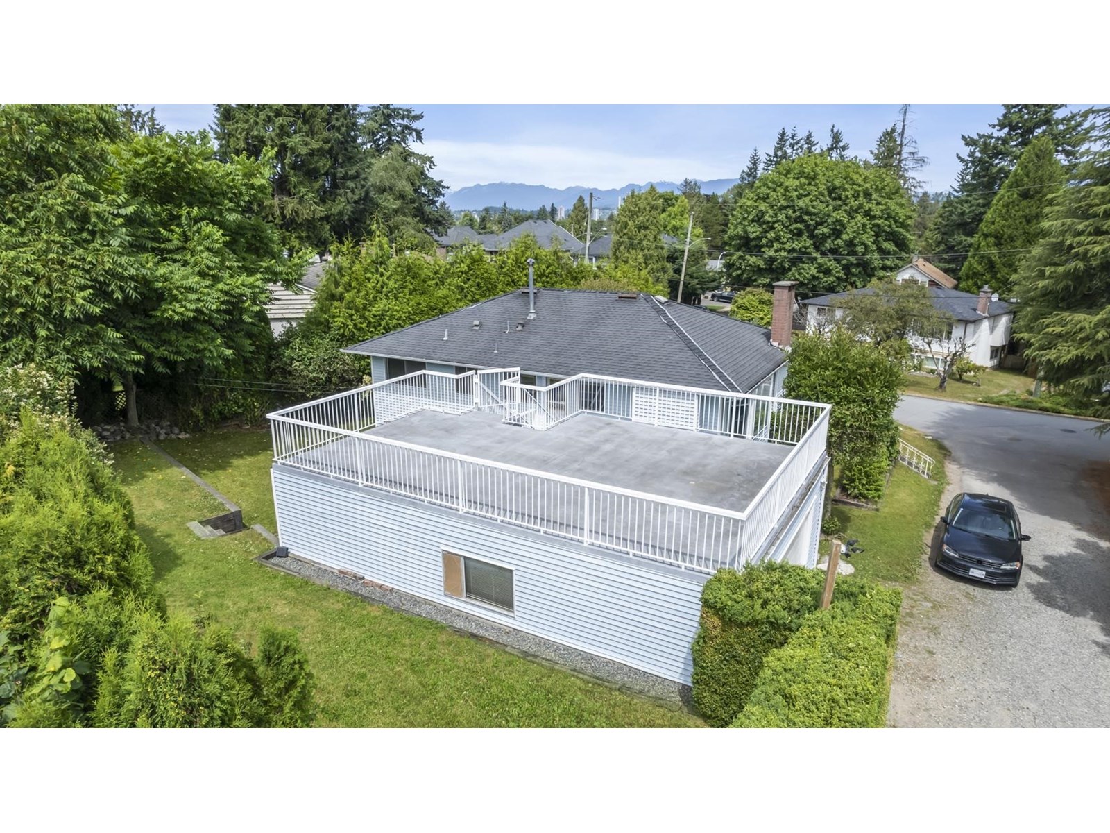 Photo 33 of 12522 Grove Crescent, Surrey BC