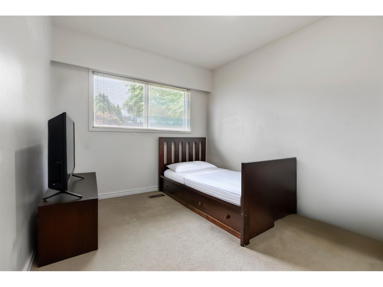 Photo 13 of 12522 Grove Crescent, Surrey BC